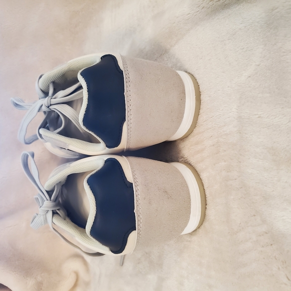 Stylish Nicole MIiller Cream and Black Sneakers - Picture 4 of 5